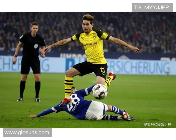 西甲激战:多特蒙德3-0莱比锡补时争议进球引发全场狂欢 西甲激战:多特蒙德3-0莱比锡补时争议进球引发全场狂欢