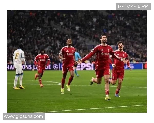 欧冠大战尤文图斯与曼联互交白卷乌龙球瞬间引发全场热议