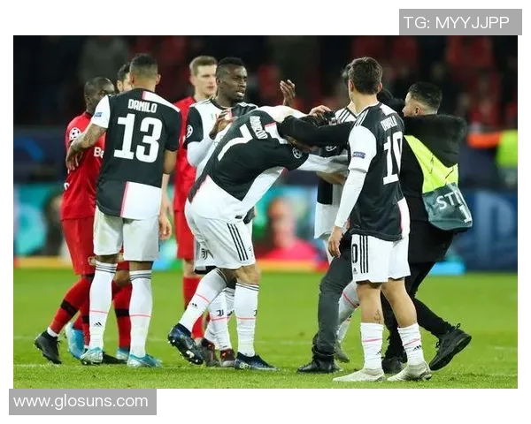 欧冠激战AC米兰逆转尤文图斯引发争议判罚全场沸腾